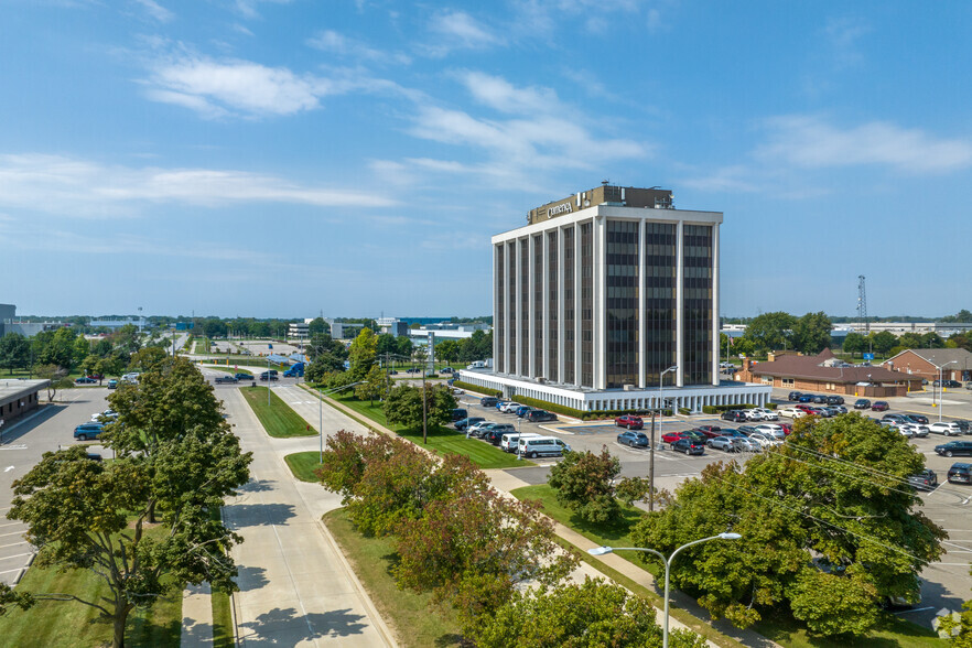 30500 Van Dyke Ave, Warren, MI à louer - Photo du bâtiment - Image 2 de 6