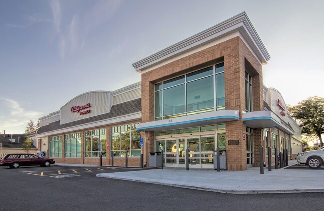 Plus de détails pour 57 Winthrop St, Taunton, MA - Commerce de détail à louer