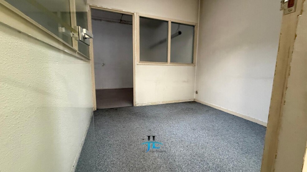 Retail in Bordeaux for lease - Interior Photo - Image 3 of 18