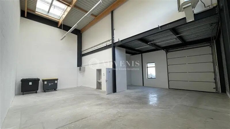 Flex in Lieusaint for lease - Interior Photo - Image 3 of 6
