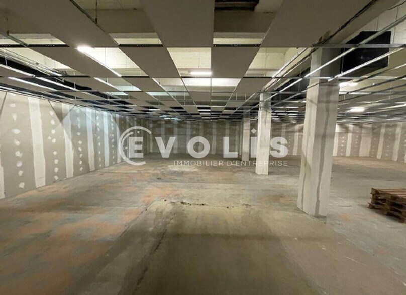 Flex in Lille for lease - Interior Photo - Image 3 of 5