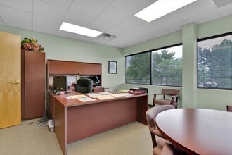 300 Harper Dr, Moorestown, NJ for sale Interior Photo- Image 1 of 17