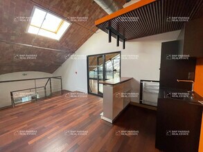 Office in Marseille for lease Interior Photo- Image 2 of 3