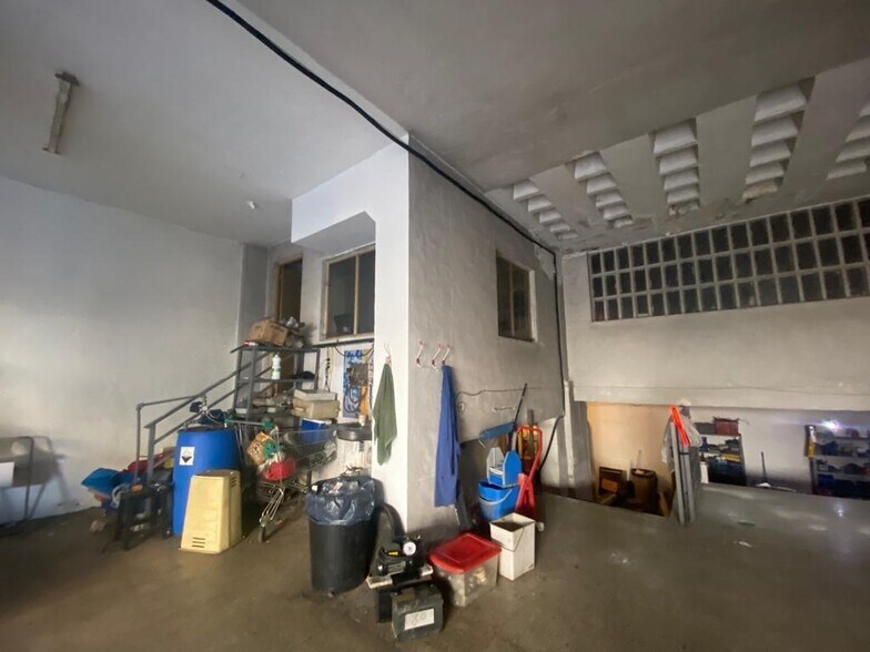 Commerce de détail dans Cáceres, Cáceres à vendre - Photo du bâtiment - Image 3 de 12