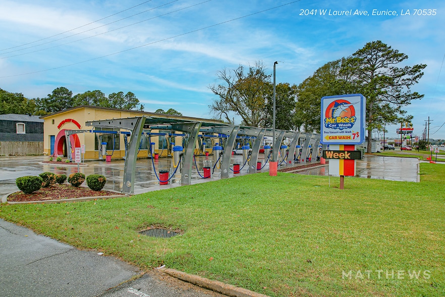 Mr. Bees Car Wash portfolio of 4 properties for sale on LoopNet.ca - Building Photo - Image 2 of 8