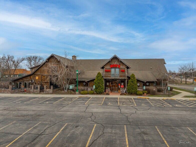 Second Generation Restaurants For Sale portefeuille de 2 propriétés à vendre sur LoopNet.ca - Photo du bâtiment - Image 2 de 27