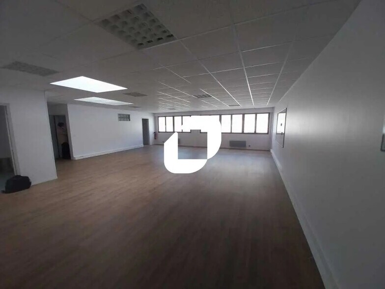 18 Rue De La Grosse Pierre, Vernouillet for lease - Building Photo - Image 3 of 30