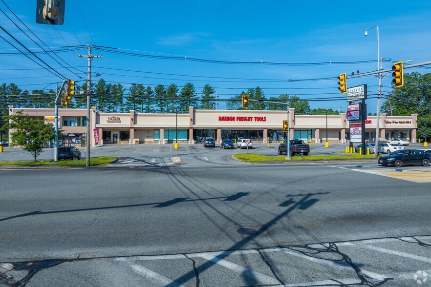 356 S Broadway, Salem, NH for lease - Primary Photo - Image 1 of 12