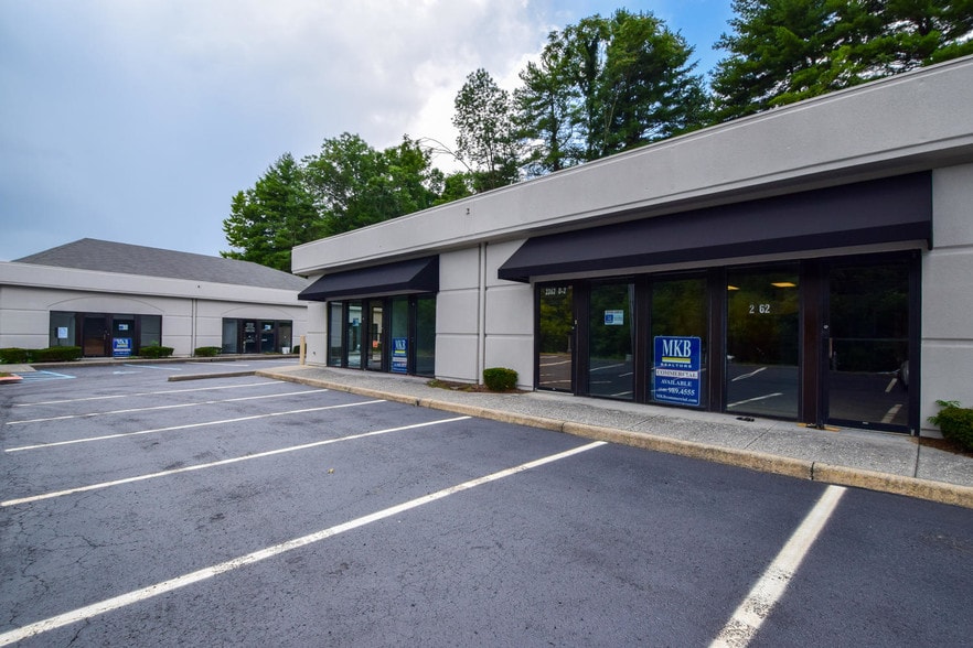2350-2362 Peters Creek Rd, Roanoke, VA à louer - Photo du bâtiment - Image 2 de 6