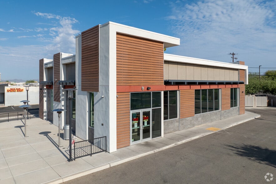 5721 E Broadway Blvd, Tucson, AZ for lease - Primary Photo - Image 1 of 5