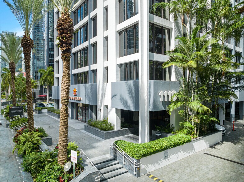 1110 Brickell Ave, Miami, FL à louer - Photo du bâtiment - Image 2 de 31