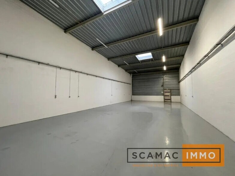 Industriel dans Chilly-Mazarin à louer - Photo du bâtiment - Image 2 de 8