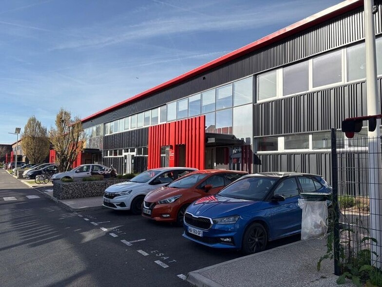 Flex in Sucy-en-Brie for lease - Building Photo - Image 1 of 6