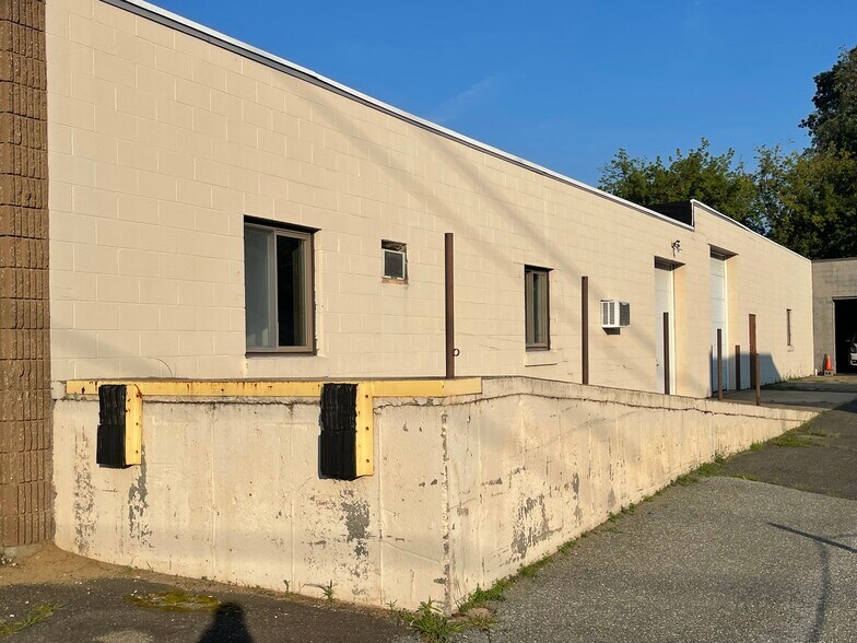 53 Ramah Cir S, Agawam, MA à louer - Photo du bâtiment - Image 2 de 4