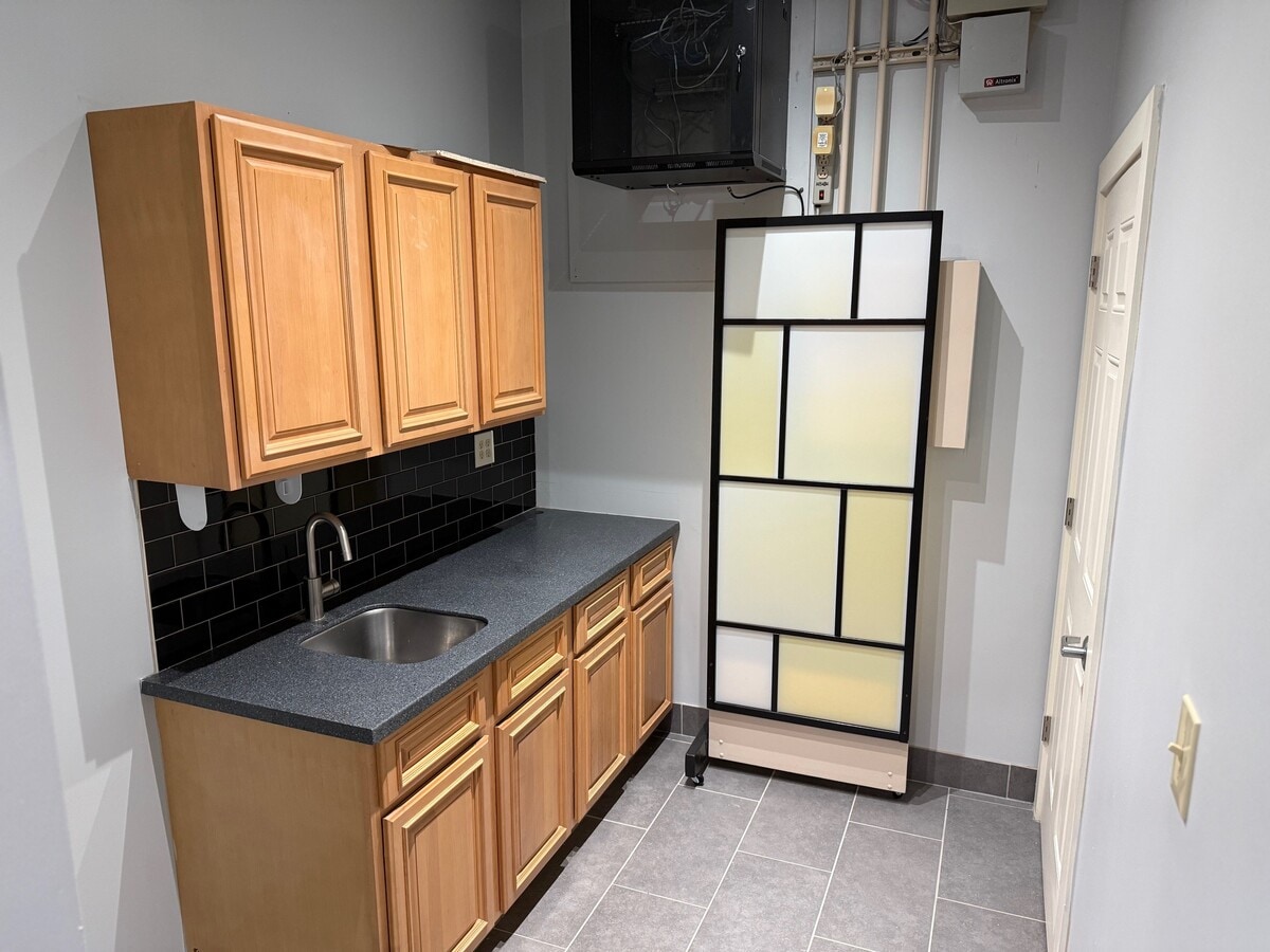 211 W Matthews St, Matthews, NC 28105 - Unité 204 -  - Photo intérieure - Image 2 of 14