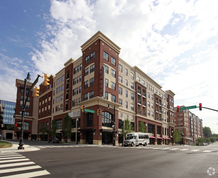 2501 9th Rd S, Arlington, VA for lease - Building Photo - Image 1 of 17