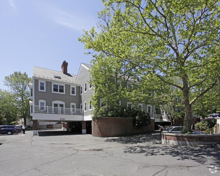 253 Post Rd W, Westport, CT à louer - Photo du bâtiment - Image 3 de 4