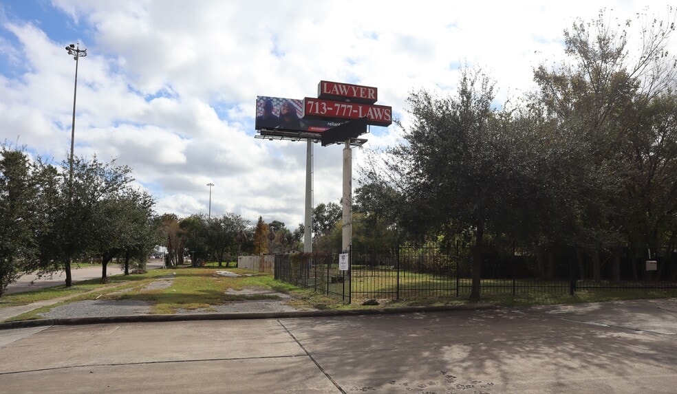 7406 Gulf Fwy, Houston, TX for lease - Building Photo - Image 2 of 8
