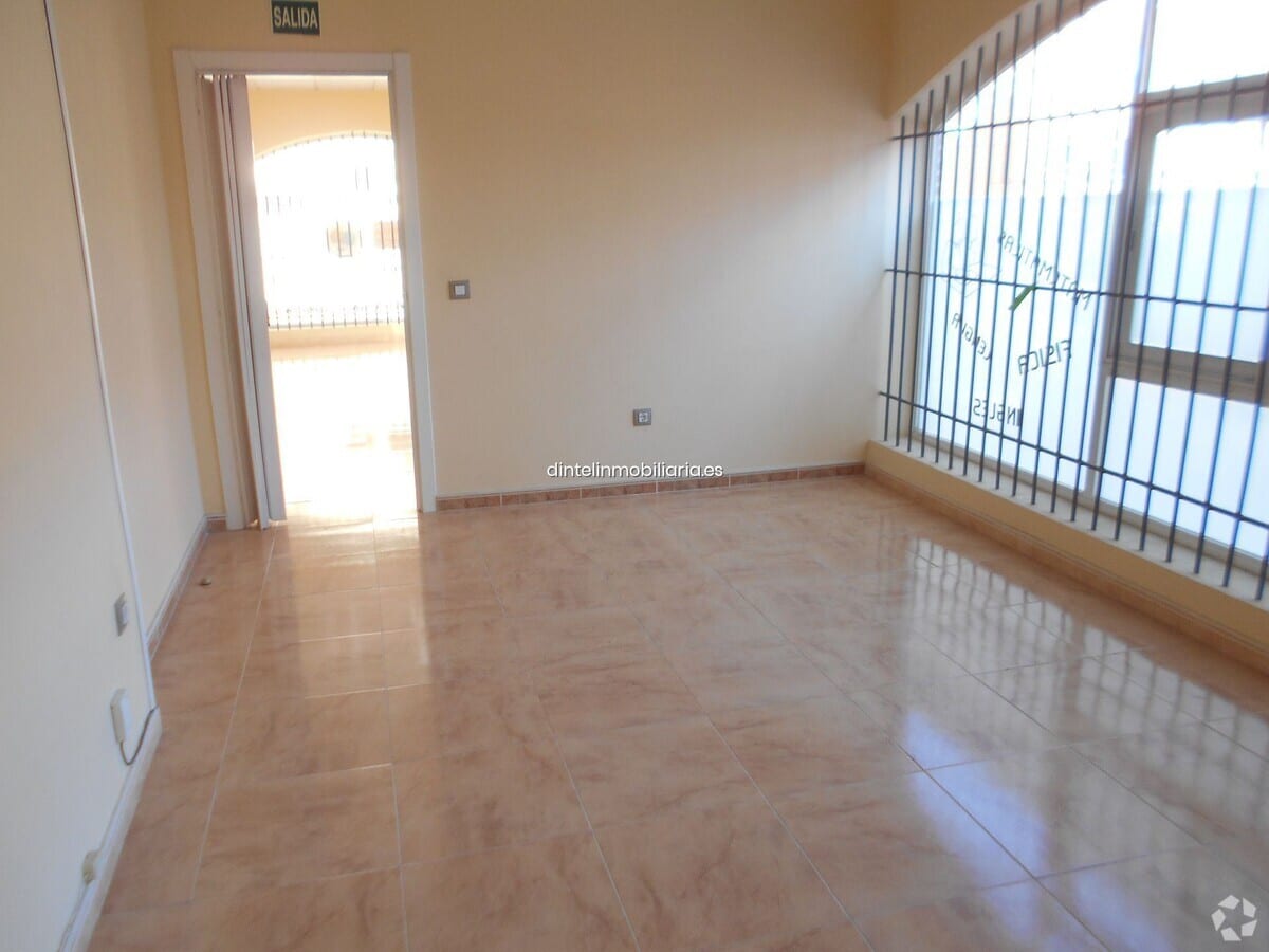 Ávila, AVI 05003 - Unit Puerta L2, Esc. 1 - - Interior Photo - Image 2 of 9
