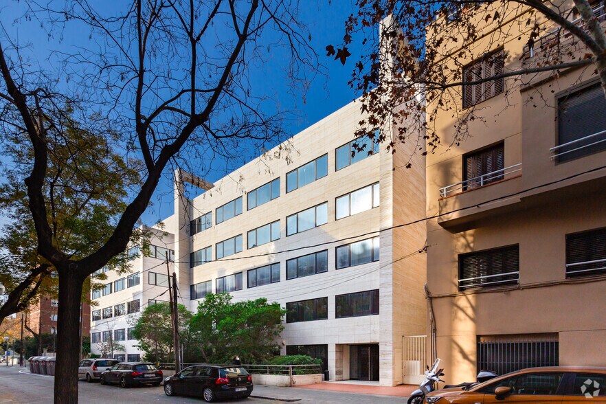 Carrer del Milanesat, 25, Barcelona, Barcelona for lease - Building Photo - Image 1 of 8