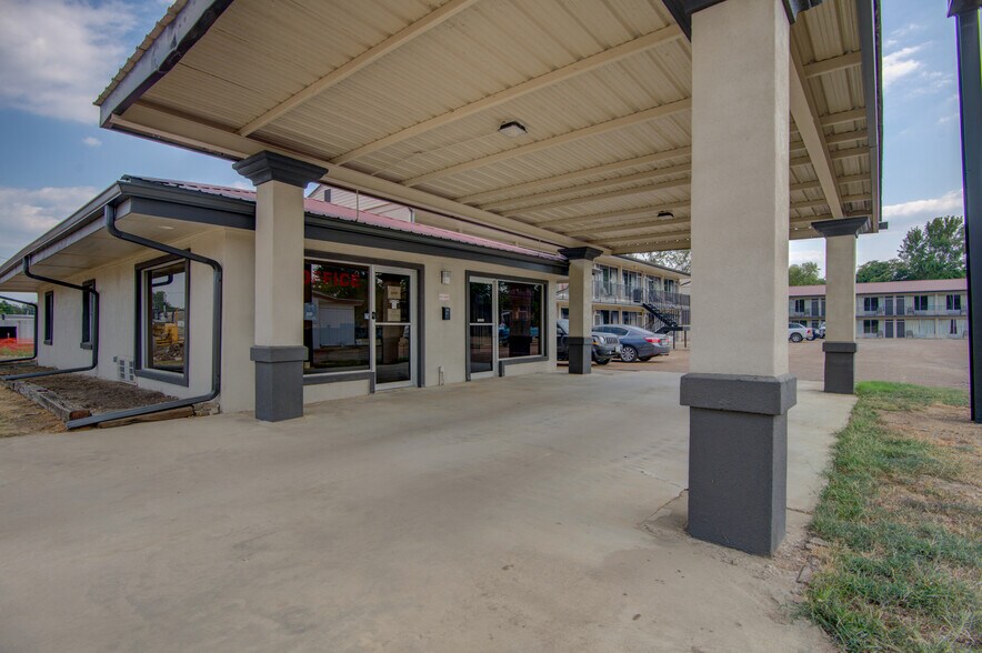 100 W Wilson St, Valliant, OK à vendre - Photo du bâtiment - Image 2 de 48