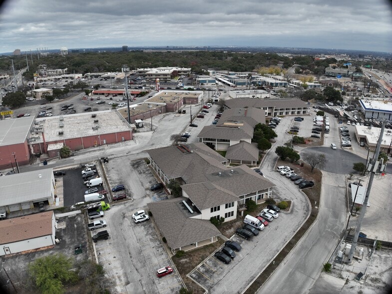 100% Leased Business Park NW San Antonio portfolio of 3 properties for sale on LoopNet.ca - Matterport Community - Image 2 of 25
