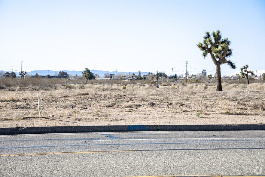 12787 Bear Valley Rd, Victorville, CA for lease - Primary Photo - Image 1 of 5