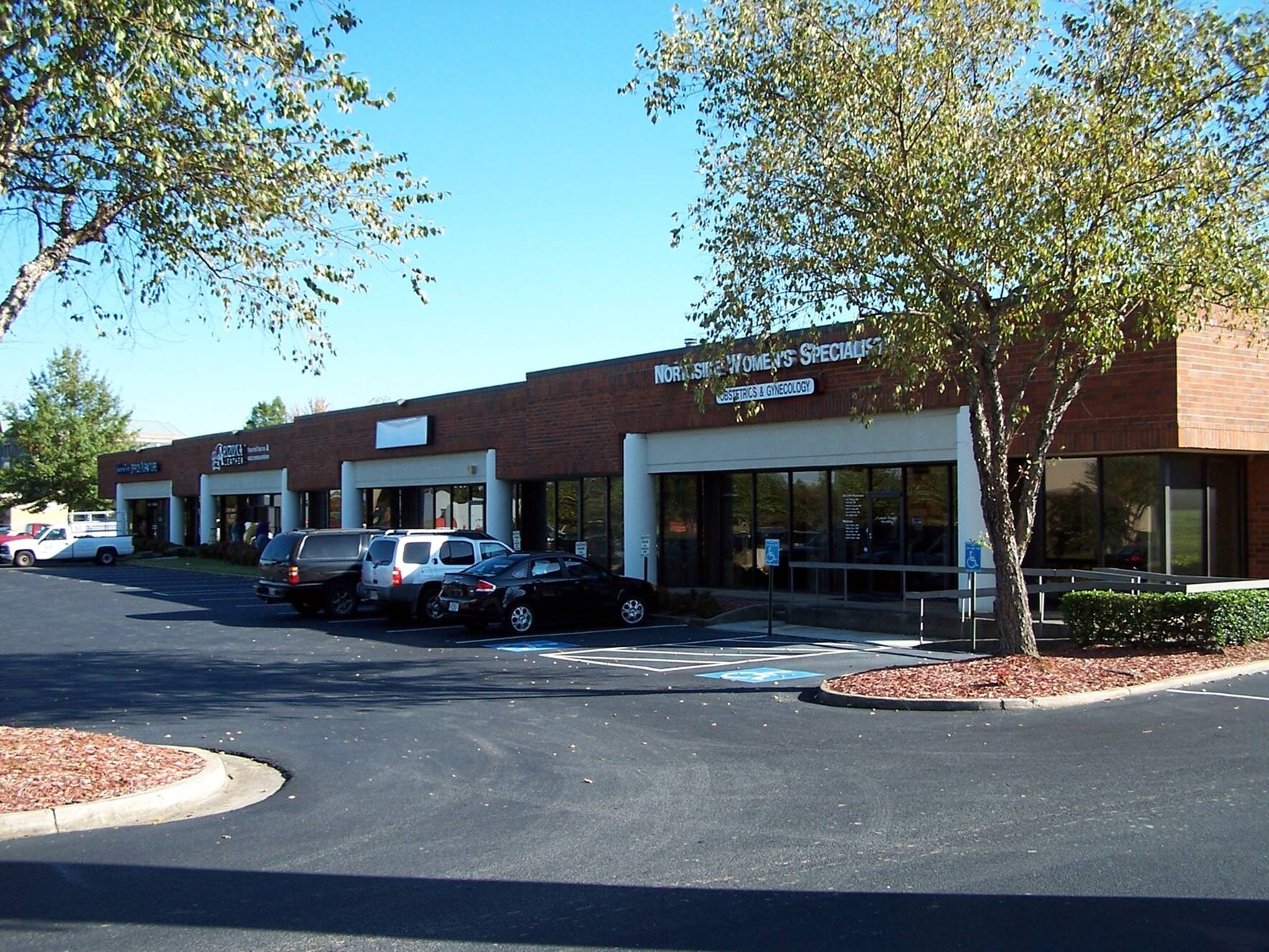 1015-1025 Mansell Rd, Roswell, GA à louer Photo principale- Image 1 de 9