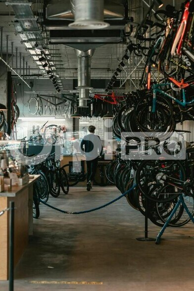 Commerce de détail dans Beauvais à vendre - Photo du bâtiment - Image 2 de 11
