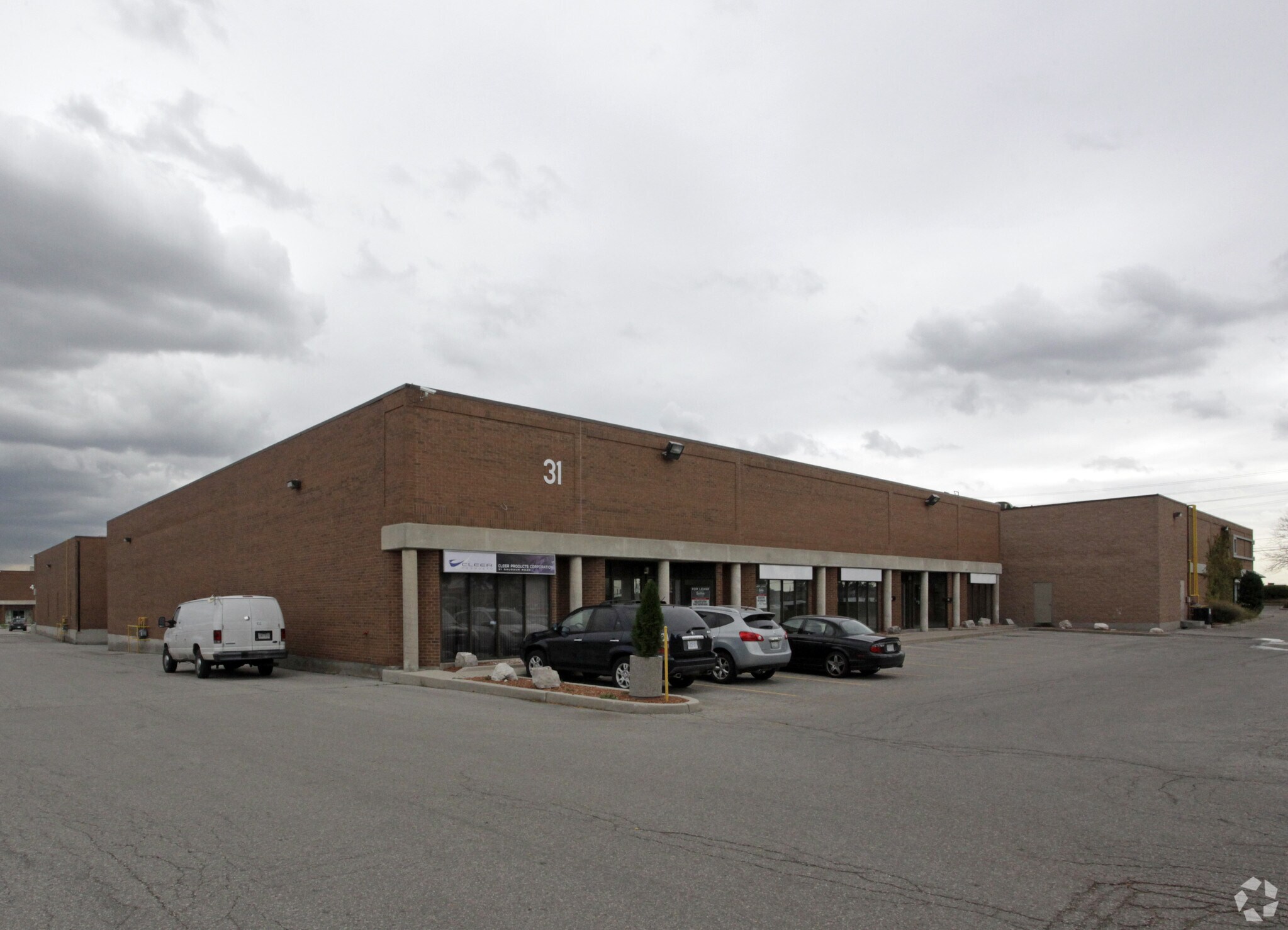 4220 Steeles Ave W, Vaughan, ON à louer Photo du bâtiment- Image 1 de 2