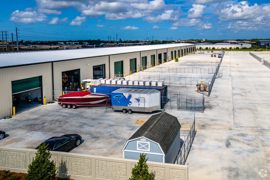 16190 Lee Rd, Fort Myers, FL à louer - Photo du bâtiment - Image 2 de 3