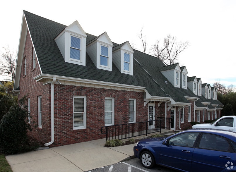 130 Salem Towne Ct, Apex, NC à vendre - Photo principale - Image 1 de 36