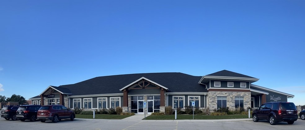 W248N5233 Executive Dr, Sussex, WI à louer - Photo du bâtiment - Image 2 de 5
