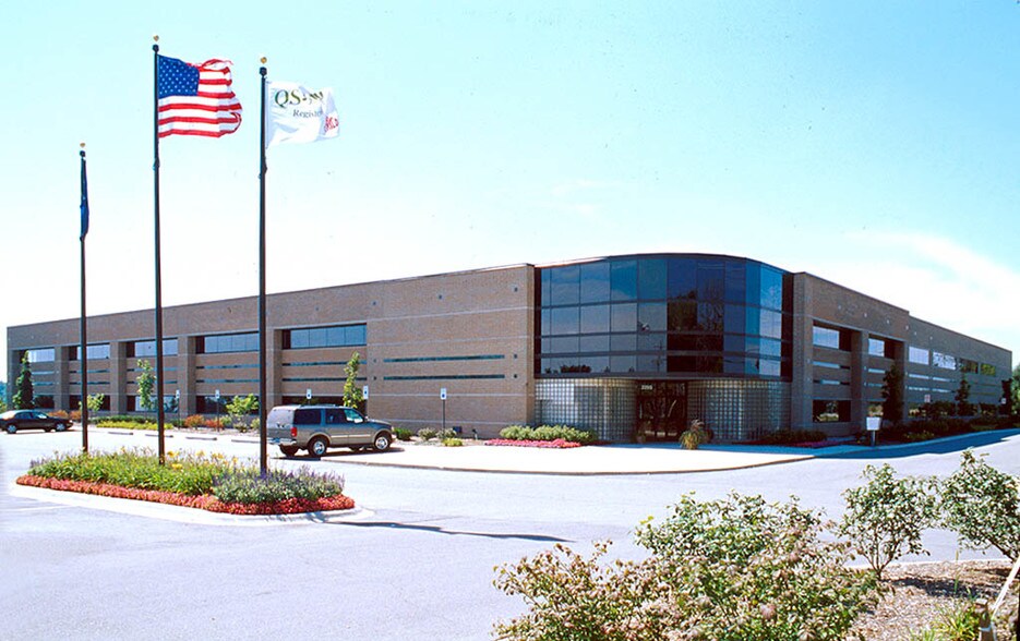 3255 W Hamlin Rd, Rochester Hills, MI à louer - Photo du bâtiment - Image 2 de 7