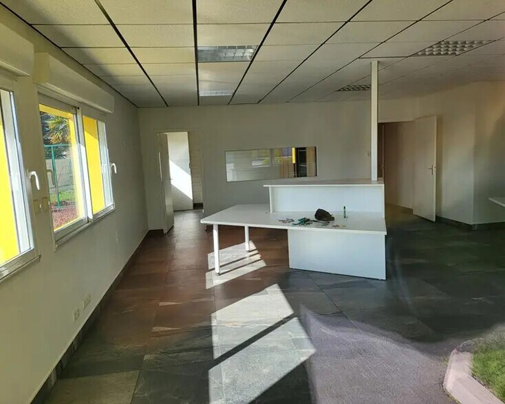 Industrial in Champagné for lease - Building Photo - Image 3 of 6
