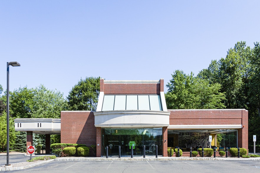 81 W Ramapo Rd, Garnerville, NY for sale - Building Photo - Image 3 of 17