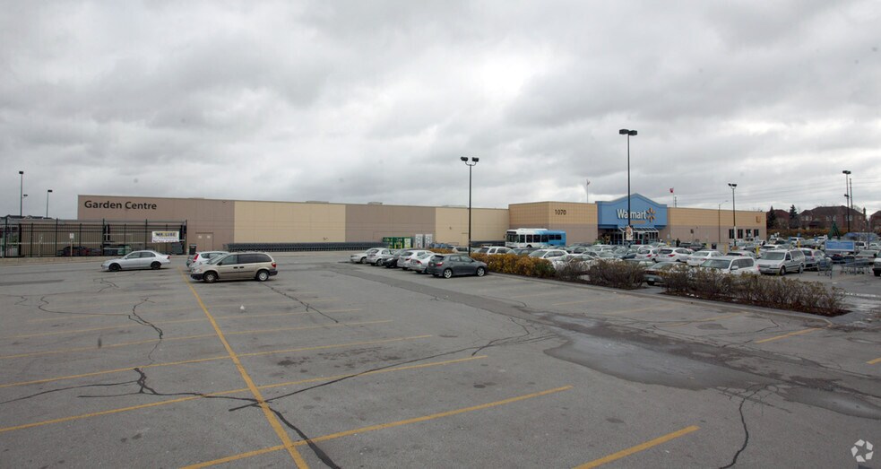 1070 Major MacKenzie Dr, Richmond Hill, ON for sale - Primary Photo - Image 1 of 1