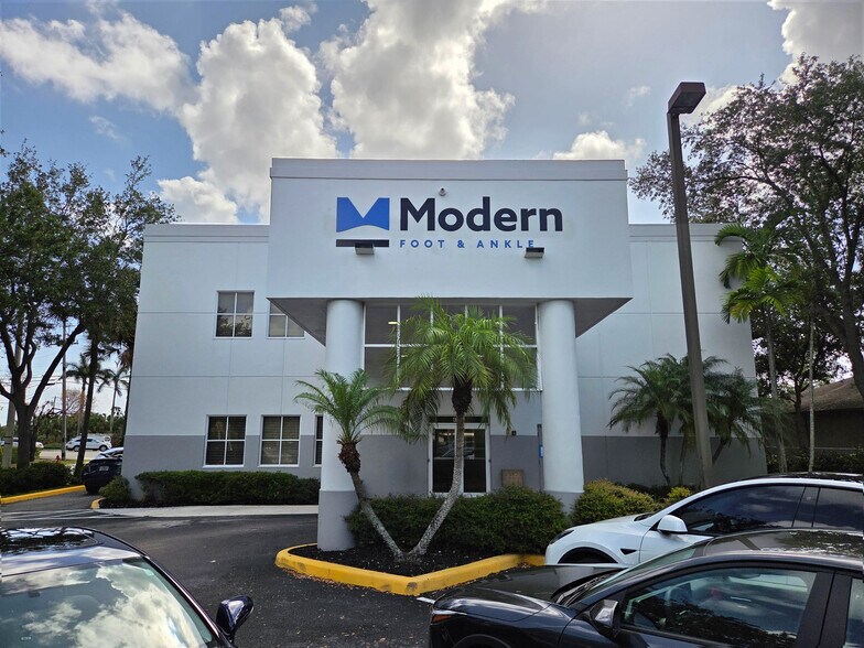 4889 S Congress Ave, Lake Worth, FL à vendre - Photo du bâtiment - Image 2 de 26