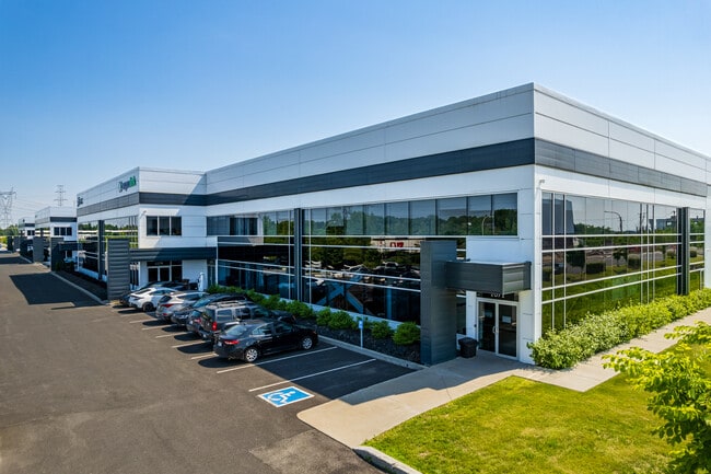 Plus de détails pour 1111 Rue Marie-Victorin, Saint-bruno, QC - Bureau, Industriel à louer
