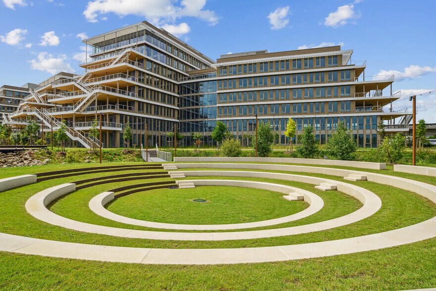 1 Place Des Papeteries, Nanterre à louer - Photo du bâtiment - Image 2 de 6