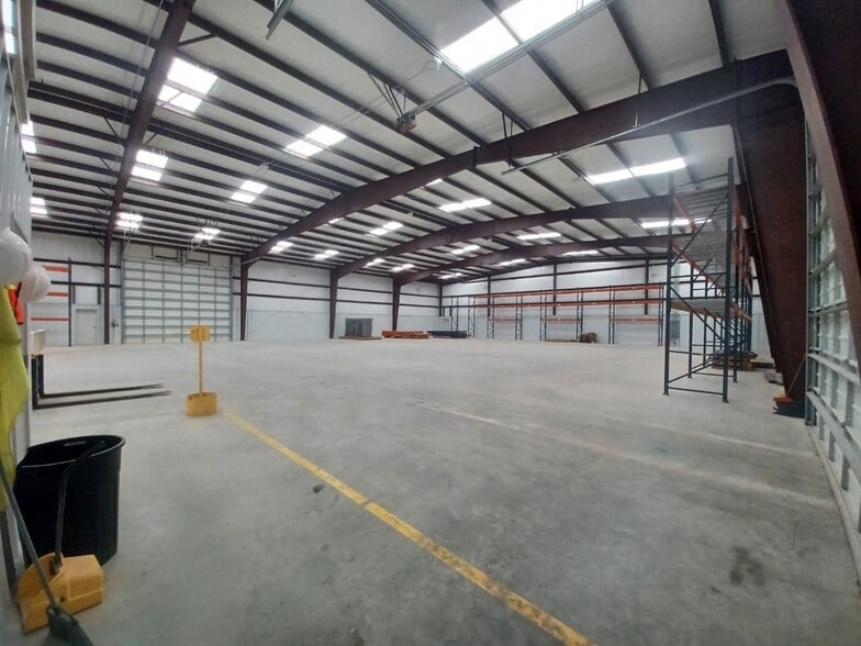 236 Industrial Park Dr, Victoria, TX for sale - Interior Photo - Image 3 of 16