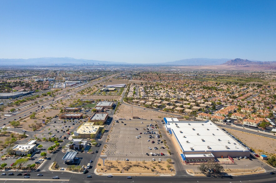 732-748 S Racetrack Rd, Henderson, NV for sale - Building Photo - Image 3 of 5