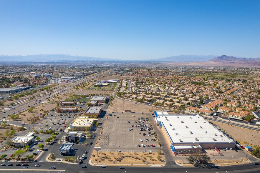 732-748 S Racetrack Rd, Henderson, NV à vendre - Photo du bâtiment - Image 3 de 5