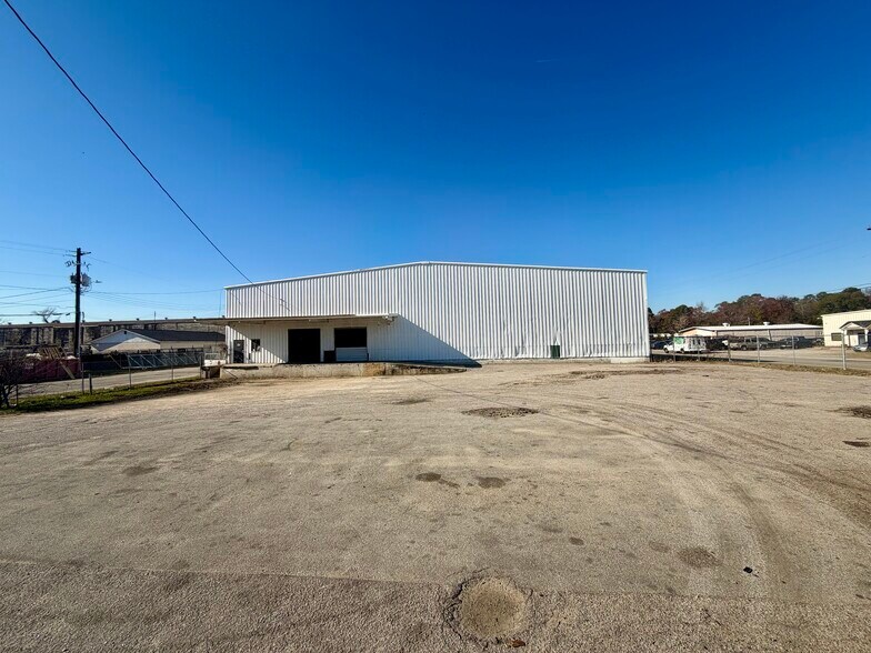 2720 Commerce Dr, Columbia, SC à louer - Photo du bâtiment - Image 2 de 8