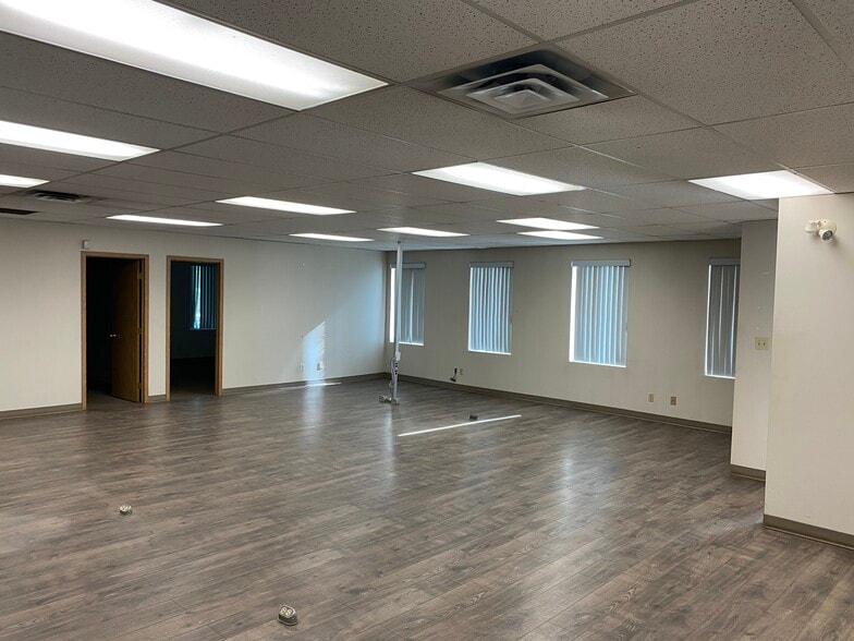 5039 72nd Ave SE, Calgary, AB à louer - Photo intérieure - Image 3 de 7