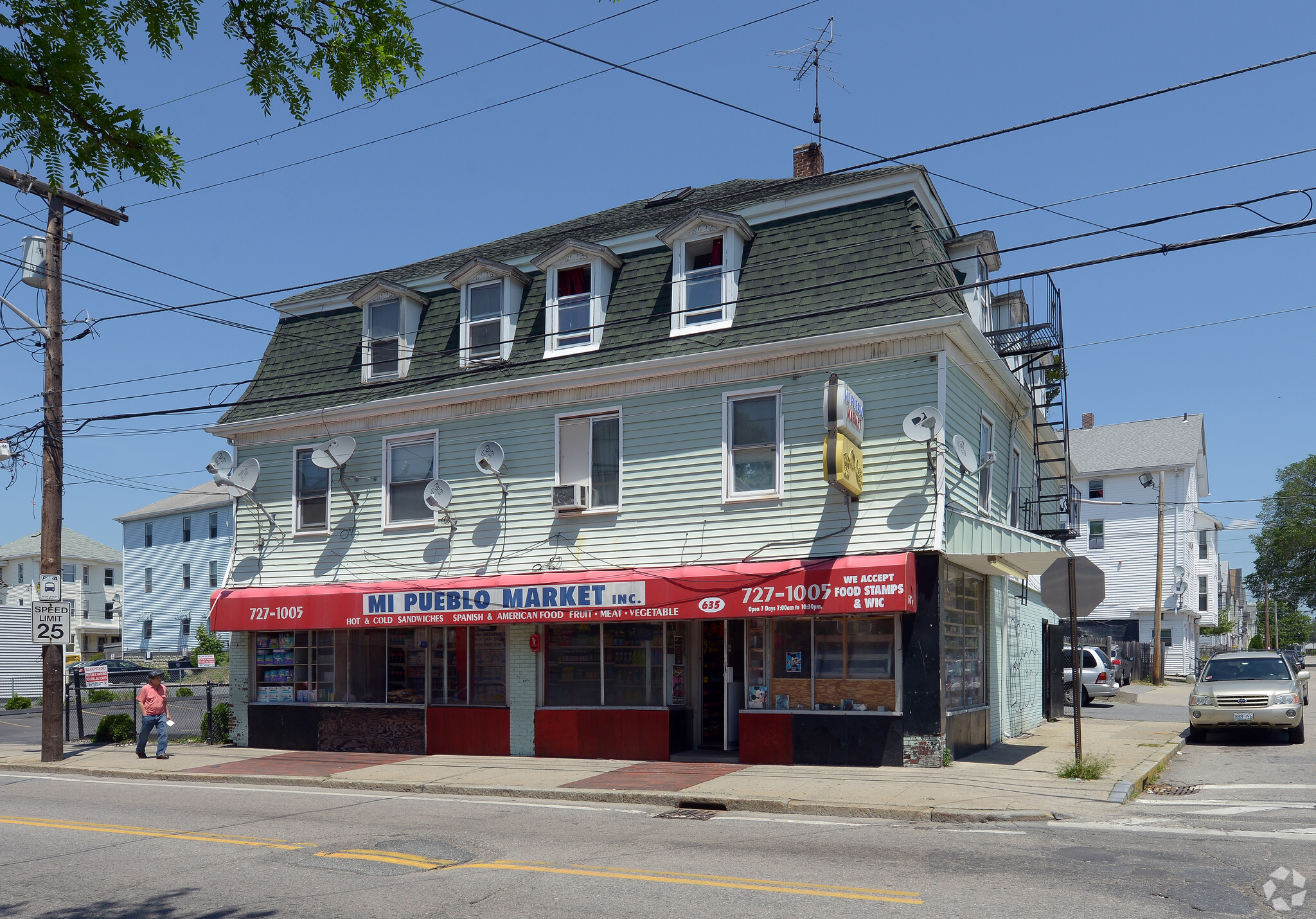 635 Dexter St, Central Falls, RI à vendre Photo principale- Image 1 de 1