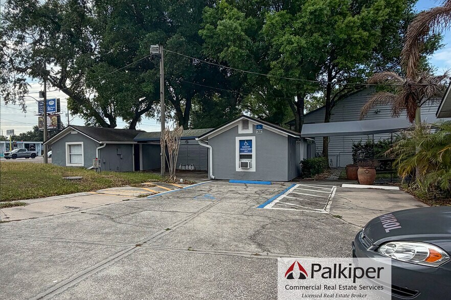 640 N Semoran Blvd, Orlando, FL à louer - Photo du bâtiment - Image 2 de 2