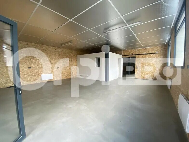 Flex in Reyrieux for lease - Building Photo - Image 1 of 9