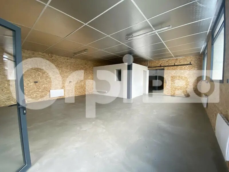 Flex in Reyrieux for lease Building Photo- Image 1 of 10