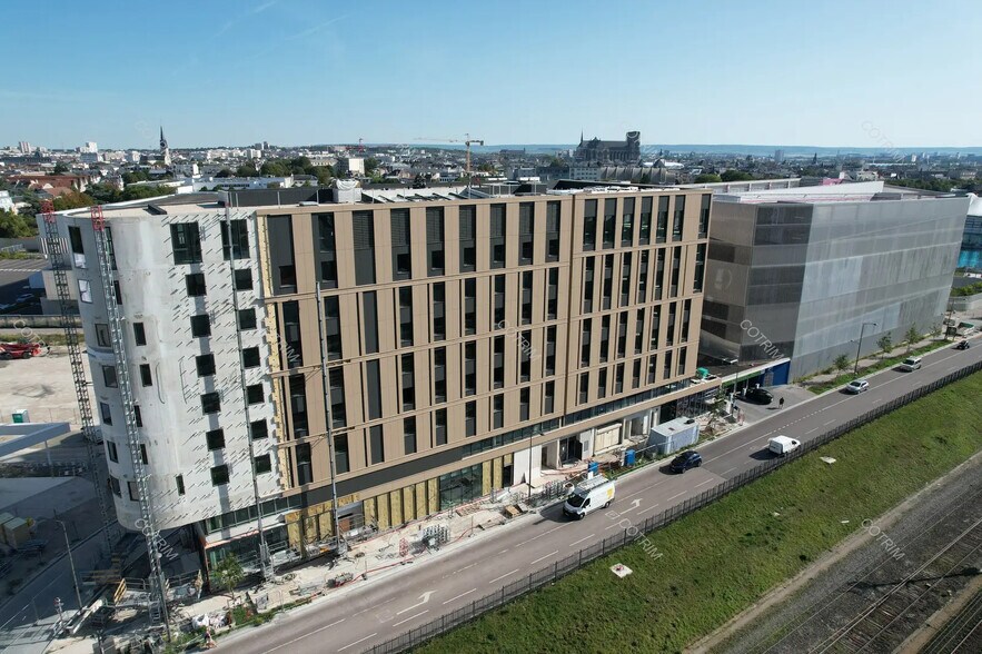 Commerce de détail dans Reims à louer - Photo du bâtiment - Image 2 de 5